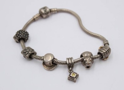 Auktion 371<br>Armband, Pandora, mit 6 Charms, 925er Silber, 34,3gr., L-16cm [1]