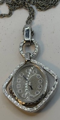 Auktion 371<br>mechan. Damen-Umhängeuhr 