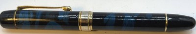 Auktion 371<br>schwerer Patronen-Füller, blau/schwarz marmoriert, Feder Jaguar Iridium Point, Germany, Hersteller-Marke berieben [1]