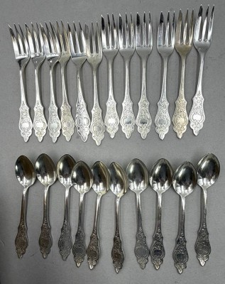 Auktion 374<br>12 Kaffeelöffel, 12x Kuchengabeln 