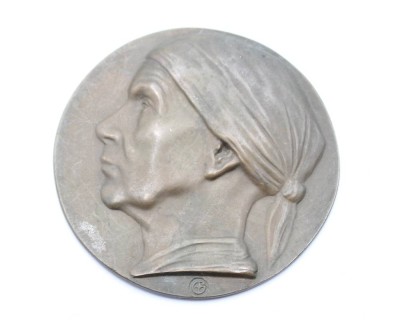 Auktion 371<br>Bronze-Plakette, ältere Frau mit Kopftuch, monogrammiert, D-8,5cm [1]
