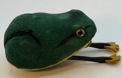 Auktion 371<br>Schuco Vintage Flipo Frosch Blechspielzeug Made In U.S. Zone Germany, samtbezogen, L-ca. 10 cm [1]
