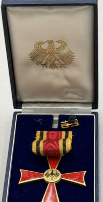 Auktion 371<br>Verdienstkreuz am Bande in orig. Etui [1]
