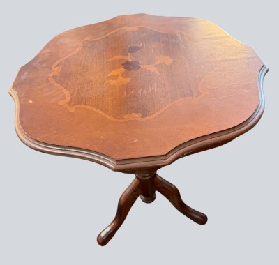 Auktion 371<br>kl. Stil-Beistelltisch, intarsiert, Gebrauchsspuren, H-57 cm, D-54 cm [1]