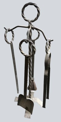 Auktion 371<br>5  tg. Kaminbesteck, Schmiedeeisen, H-73 cm [1]