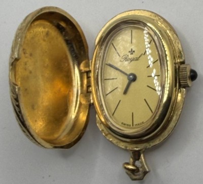 Auktion 371<br>mechan. Umhängeuhr Royal, Swiss Made, Doublegehäuse, Werk läuft, H-3 cm [1]