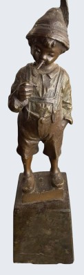 Auktion 371<br>Julius Paul SCHMIDT-FELLING (1835-1920) junger Raucher, Bronze auf Marmorsockel, verso signiert, H-13 cm [1]