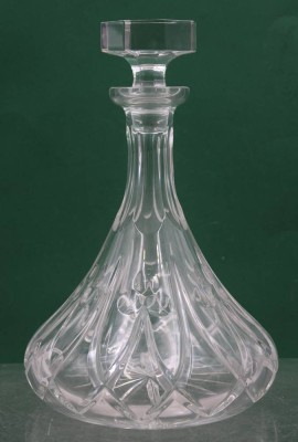 Auktion 372<br>schöne Karaffe, beschliffen, ca. H-24,5cm [1]