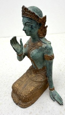 Auktion 372<br>knieende Tempeltänzerin, Bronze feuervergoldet, wohl Thailand, H-13,5 cm [1]