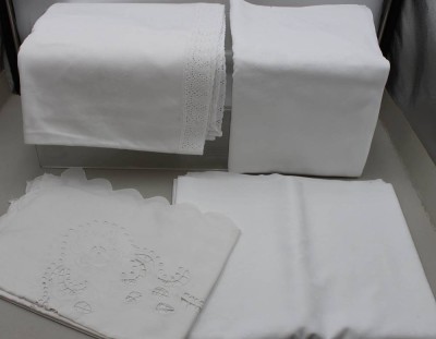 Auktion 372<br>4x div. Tischdecken, Leinen, 2x Lochstickerei [1]