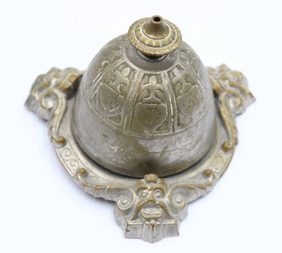 Auktion 372<br>antike Tischklingel, Druckknopf fehlt, Alters-u. Gebrauchsspuren, ca. H-7cm B-12cm [1]