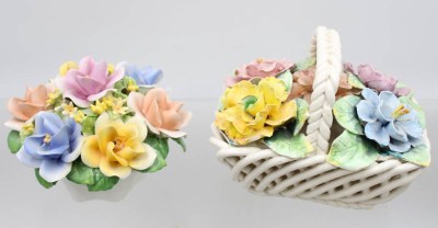 Auktion 372<br>2x Tischdekorationen, Blumenkörbe, ca. H-11cm B-15cm , Blüten min. Bestossen [1]