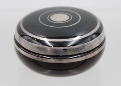 Auktion 372<br>runde Deckeldose, Schwarzglas, ca. H-4,5cm  D-9,5cm [1]
