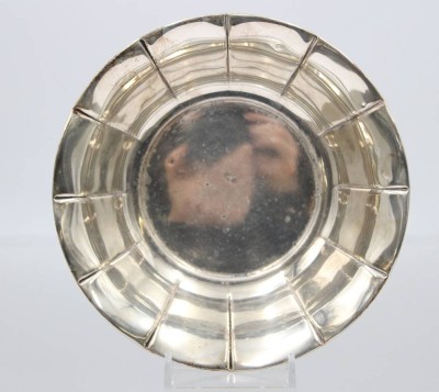 Auktion 372<br>kl. 925er Silber-Schale, verso Gravur und Datierung 1912-1937, 52,6gr., H-3,2cm D-13,5cm [1]