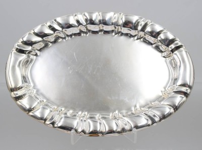 Auktion 372<br>kl. ovales Tablett, versilbert, ca. 25 x 17,5cm [1]