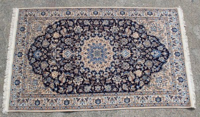 Auktion 372<br>Teppich, Nain, Iran, guter Zustand, ca. 120 x 200 cm [1]