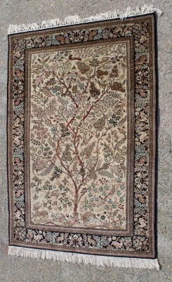 Auktion 372<br>Teppich, Ghom, Seidenflor, Baum des Lebens, guter Zustand, ca. 160 x 110cm [1]