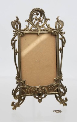 Auktion 372<br>Tischbilderrahmen um 1900, leider beschädigt, ca. 17 x 10cm, Bildgr. 10 x 6,5cm [1]
