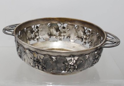 Auktion 372<br>Durchbruchschale, Kayser, Weinlaub, um 1920, ca. H-8cm D-21,5cm [1]