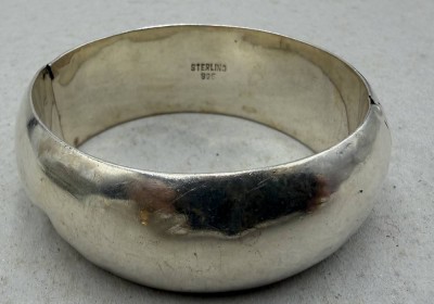Auktion 372<br>Silber-925- Armreif, mit Dellen, 48 gr., H-2,5 cm [1]