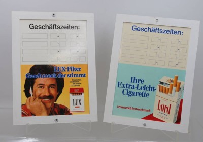 Auktion 372<br>2x Werbeschilder für Zigaretten, je ca. 28 x 21cm [1]