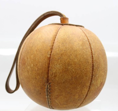 Auktion 372<br>älterer Medizin-Ball, ca. D-16cm [1]