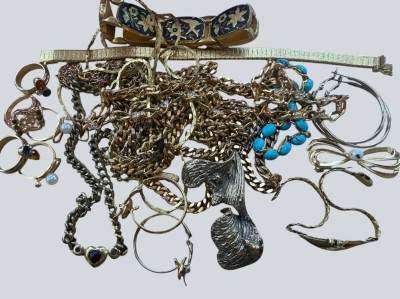 Auktion 372<br>Tüte mit 20 Teilen Double-Schmuck, Colliers, Armbänder, lange Ketten, 5 Ringe, Ohrhänger, Brosche etc., ca. 300 gr. [1]