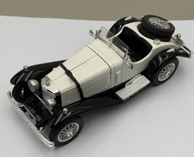 Auktion 372<br>Burago Automodell 1:18, 