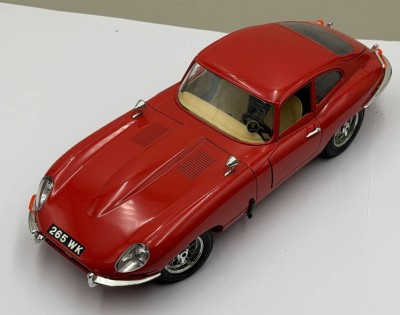 Auktion 372<br>Burago Automodell 1:18, , roter Jaguar [1]
