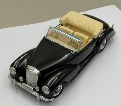 Auktion 372<br>Maijesto Automodell 1:18, MB 300 S [1]