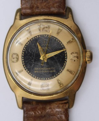 Auktion 372<br>Vintage-Armbanduhr, Licht, Handaufzug, Werk läuft, getragene Erhaltung, ca. D-3,2cm [1]