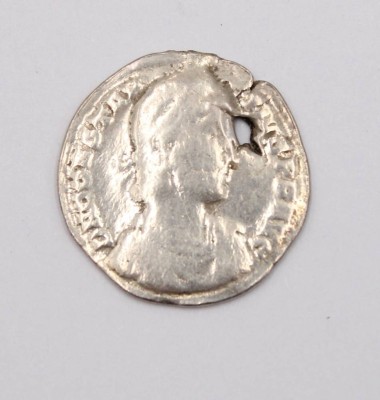 Auktion 372<br>römischen Silberdenar, Faustina die Jüngere,  ca. 145 und 161 n. Chr., Silber gepr., 2,43gr., D-1,9cm [1]