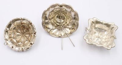 Auktion 372<br>3x div. frühe Teeseibe, Silber gepr., zus. ca. 57,1gr., ca. D-7cm [1]