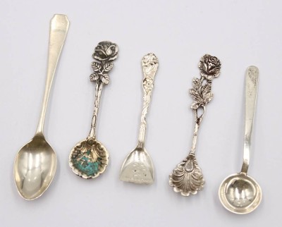 Auktion 372<br>5x div. Salieren-Löffel, 4xSilber (19,48gr.), teilw. Gebrauchsspuren, ca. L-8,5cm [1]