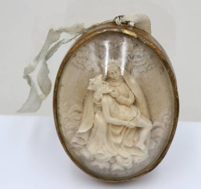 Auktion 372<br>antike Klosterarbeit, wohl 19. Jhd., ca. 7,5 x 6cm [1]
