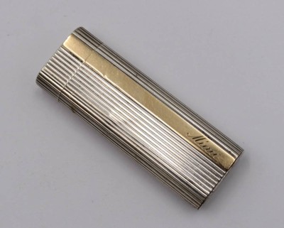Auktion 372<br>versilbertes Cartier Feuerzeug, div. Gravuren, anbei Ersatzfeuersteine, Gebrauchsspuren, Funktion nicht geprüft, ca. H-7cm [1]