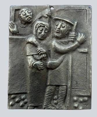 Auktion 372<br>kl. rechteckige Bronze-Plakette mit christl. Motiv und Spruch verso, 5,5x4,5 cm [1]