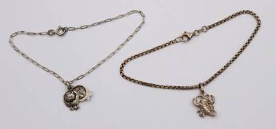 Auktion 372<br>2x div. Armbänder  mit kl. Anhänger, Silber, zus. ca. 7,6gr., ca. L-18cm [1]