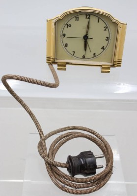 Auktion 372<br>elektrische Mauthe Synchron Tischuhr , 30/40er Jahre, Funktion nicht geprüft, ca. H-10,5cm B-13cm [1]