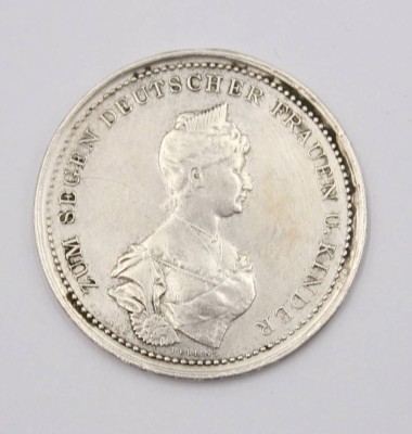 Auktion 372<br>Deutschland Mitgliedsabzeichen Vereinigungs Deutscher Hebammen, Silber, 9,6gr., D-3,2cm [1]