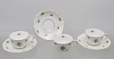 Auktion 372<br>3x Mokkatassen mit U.T., Schönwald, Blumendekor, 2 Tassen mit kl. Chips, ca. H-4cm [1]