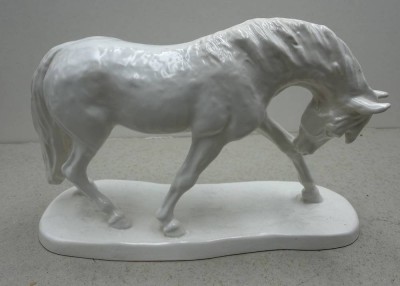 Auktion 372<br>gr. weisses Pferd von 