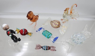 Auktion 372<br>Konvolut Kunstglas-Bonbons u. Figuren, 8 Teile, ca. H-6,5cm [1]