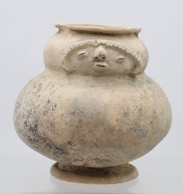 Auktion 372<br>Ausgrabung, Präkolumbianisch, wohl  Chimila-Kultur, laut Einlieferer ca. ca. 800 und 1200 n. Chr., ca. H-15cm [1]