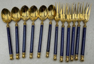 Auktion 372<br>6 Kaffeelöffel, 6 Kuchengabeln, blau/gold, passend zum Romanow-Service [1]