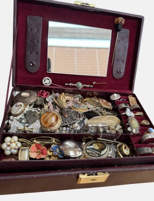 Auktion 372<br>kl. Schmuckkasten voller Modeschmuck [1]