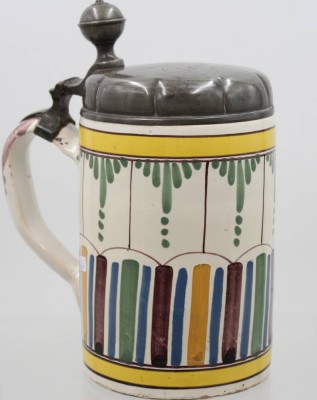 Auktion 372<br>Fayence-Walzenkrug, Zinndeckel mit Gravur, datiert 1839, Krug leider altrissig, ca. H-21,5cm [1]