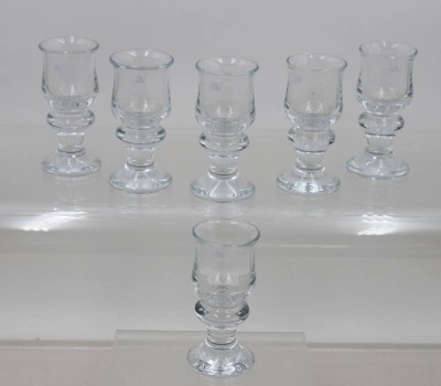 Auktion 372<br>6c Schnapsgläser auf Stand, Holemgaard, ca. H-10,7cm [1]