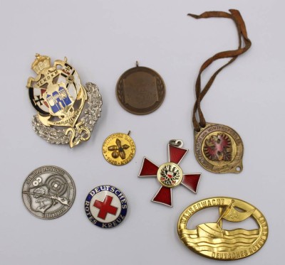 Auktion 372<br>8x div. Abzeichen und Medaillen [1]