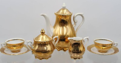 Auktion 372<br>Mokka-Tête-à-Tête, P.S. Bavaria, vergoldet,  Kanne H-18cm, Tassen H-4cm [1]